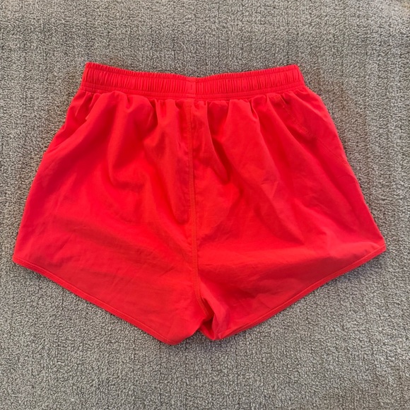 Alo Yoga stride shorts red size xs - Picture 7 of 9